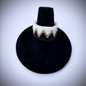 Zig-zag beautiful ring